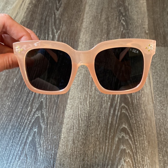 I-Sea Polarized Sunglasses! - Picture 4 of 5